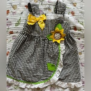 Checked seersucker baby girl sunflower dress